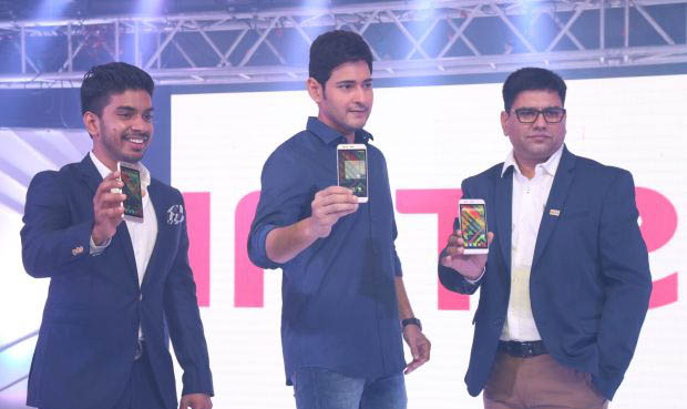 Telugu Actor Mahesh Babu at INTEX Mobile Launch. Mahesh Babu,Mahesh Babu at INTEX Mobile Launch,INTEX Mobile Launch,INTEX Mobile,prince Mahesh Babu,actor Mahesh Babu,Mahesh Babu latest pics,Mahesh Babu latest images,Mahesh Babu latest photos,Mahesh Babu latest stills,Mahesh Babu latest pictures