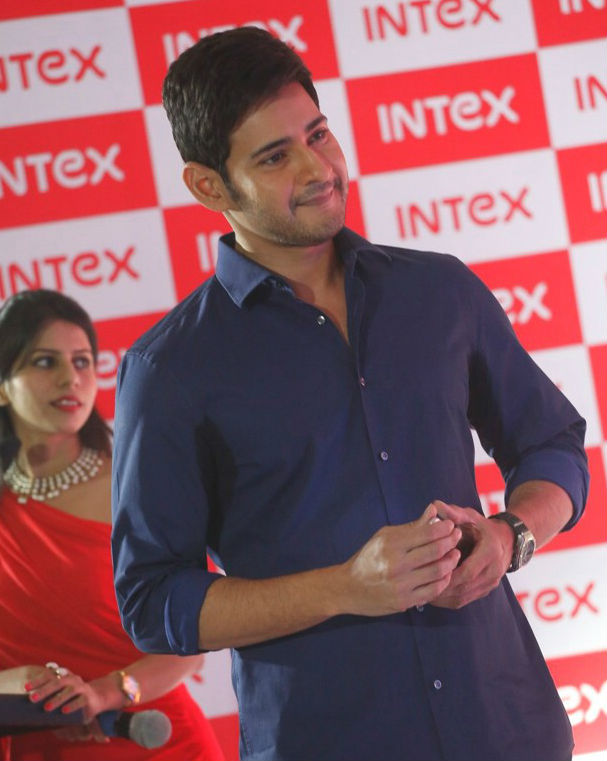 Telugu Actor Mahesh Babu at INTEX Mobile Launch. Mahesh Babu,Mahesh Babu at INTEX Mobile Launch,INTEX Mobile Launch,INTEX Mobile,prince Mahesh Babu,actor Mahesh Babu,Mahesh Babu latest pics,Mahesh Babu latest images,Mahesh Babu latest photos,Mahesh Babu latest stills,Mahesh Babu latest pictures