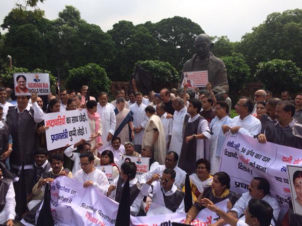 Photos of Sonia Gandhi, Rahul Gandhi lead Congress MPs' protest in Parliament. Sonia Gandhi, Rahul Gandhi lead Congress MPs' protest in Parliament,sonia Gandhi,Rahul Gandhi,Congress MPs' protest in Parliament,Parliament,dharna at Gandhi Statue