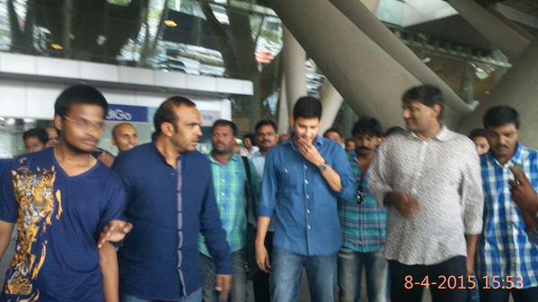 South Indian Actor Mahesh Babu snapped at Chennai Airport. Mahesh Babu,Mahesh Babu's Selvandhan Movie Promotion in Chennai,Selvandhan Movie Promotion in Chennai,Selvandhan,Selvandhan movie promotion,Srimanthudu,Srimanthudu movie promotion,Mahesh Babu snapped at Chennai Airport