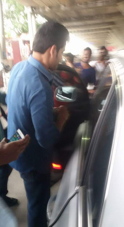 South Indian Actor Mahesh Babu snapped at Chennai Airport. Mahesh Babu,Mahesh Babu's Selvandhan Movie Promotion in Chennai,Selvandhan Movie Promotion in Chennai,Selvandhan,Selvandhan movie promotion,Srimanthudu,Srimanthudu movie promotion,Mahesh Babu snapped at Chennai Airport
