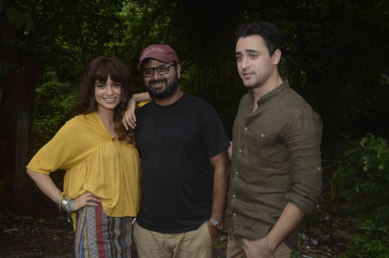 Actress Kangana Ranaut shoots for Katti Batti in Mumbai. Kangana Ranaut,Kangana Ranaut at Katti Batti in Mumbai,Kangana Ranaut at Katti Batti,Katti Batti,actress Kangana Ranaut,Kangana Ranaut latest pics,Kangana Ranaut latest images,Kangana Ranaut latest photos,Kangana Ranaut latest stills,Kangana Ranaut latest