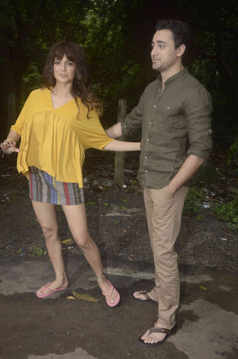 Actress Kangana Ranaut shoots for Katti Batti in Mumbai. Kangana Ranaut,Kangana Ranaut at Katti Batti in Mumbai,Kangana Ranaut at Katti Batti,Katti Batti,actress Kangana Ranaut,Kangana Ranaut latest pics,Kangana Ranaut latest images,Kangana Ranaut latest photos,Kangana Ranaut latest stills,Kangana Ranaut latest