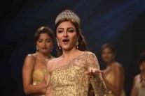Bollywood Actress Soha Ali Khan walks the ramp at IIJW 2015.