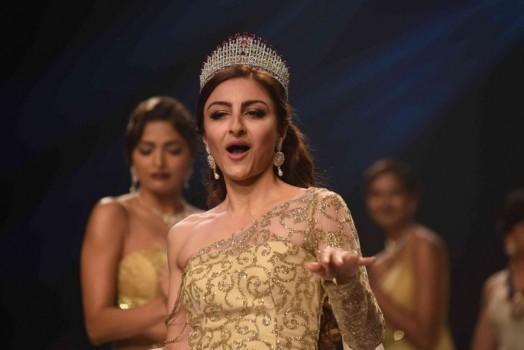 Bollywood Actress Soha Ali Khan walks the ramp at IIJW 2015.