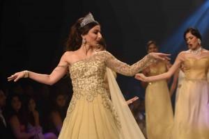 Soha Ali Khan,Soha Ali Khan ramp walk,IIJW 2015,IIJW,India International Jewellery Week 2015,India International Jewellery Week,Soha Ali Khan latest pics,actress Soha Ali Khan,Soha Ali Khan latest images,Soha Ali Khan latest stills,Soha Ali Khan latest pi