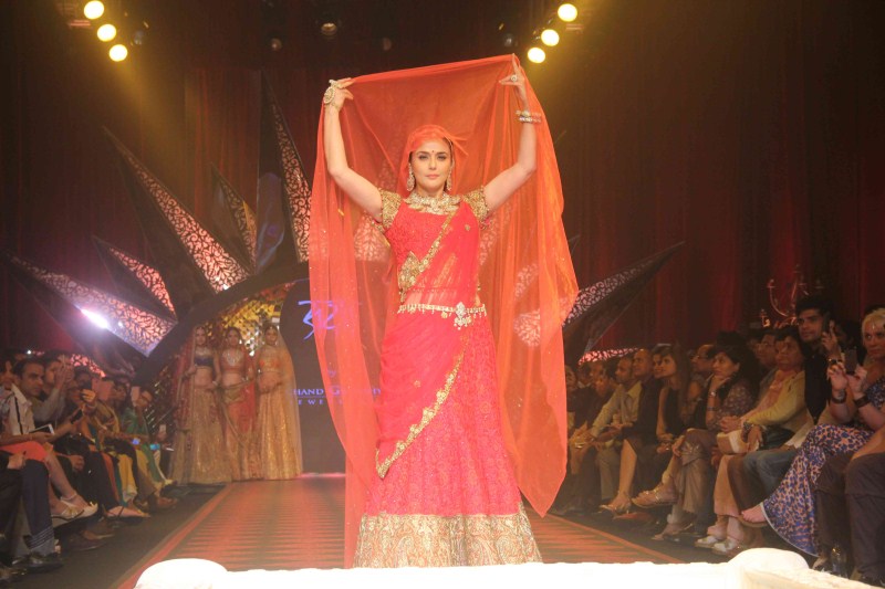 Bollywood Actress Preity Zinta turns Rajput Princess on Day 3 of IIJW 2015. Preity Zinta,Preity Zinta turns Rajput Princess,Day 3 of IIJW 2015,IIJW 2015,IIJW,India International Jewellery Week 2015,India International Jewellery Week,Preity Zinta at IIJW 2015,actress Preity Zinta,Preity Zinta latest pics,Preity Zinta latest images