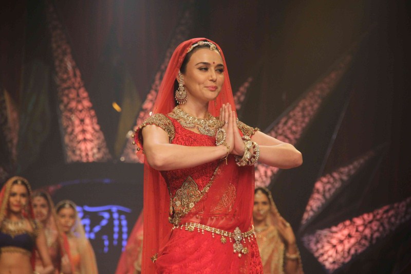Bollywood Actress Preity Zinta turns Rajput Princess on Day 3 of IIJW 2015. Preity Zinta,Preity Zinta turns Rajput Princess,Day 3 of IIJW 2015,IIJW 2015,IIJW,India International Jewellery Week 2015,India International Jewellery Week,Preity Zinta at IIJW 2015,actress Preity Zinta,Preity Zinta latest pics,Preity Zinta latest images