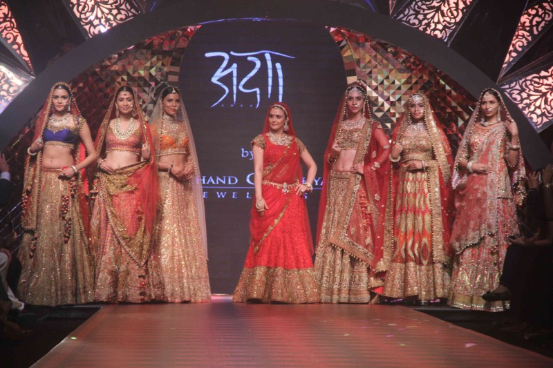 Bollywood Actress Preity Zinta turns Rajput Princess on Day 3 of IIJW 2015. Preity Zinta,Preity Zinta turns Rajput Princess,Day 3 of IIJW 2015,IIJW 2015,IIJW,India International Jewellery Week 2015,India International Jewellery Week,Preity Zinta at IIJW 2015,actress Preity Zinta,Preity Zinta latest pics,Preity Zinta latest images