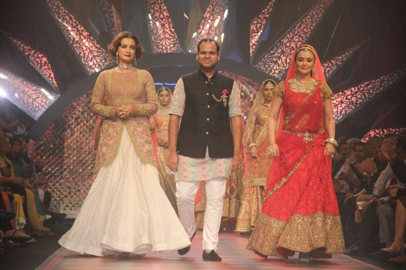 Bollywood Actress Preity Zinta turns Rajput Princess on Day 3 of IIJW 2015. Preity Zinta,Preity Zinta turns Rajput Princess,Day 3 of IIJW 2015,IIJW 2015,IIJW,India International Jewellery Week 2015,India International Jewellery Week,Preity Zinta at IIJW 2015,actress Preity Zinta,Preity Zinta latest pics,Preity Zinta latest images