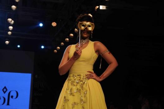 Bollywood Actress Ileana D'Cruz walks the ramp at IIJW 2015.