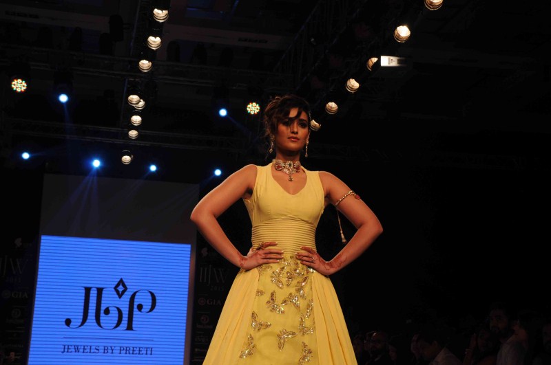 Bollywood Actress Ileana D'Cruz walks the ramp at IIJW 2015. Ileana D'Cruz,Ileana,actress Ileana D'Cruz,Ileana D'Cruz at IIJW 2015,Ileana at IIJW 2015,IIJW 2015,India International Jewellery Week 2015,India International Jewellery Week,Ileana D'Cruz latest pics,Ileana D'Cruz latest images,I