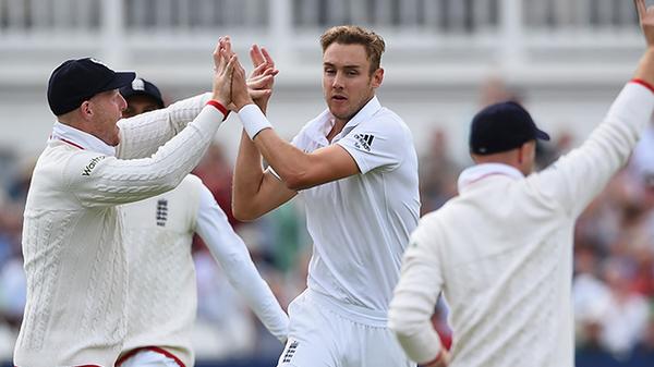 Stuart Broad became the fifth England bowler to take 300 Test wickets on the first day of the fourth Ashes Test. Ashes 2015,Stuart Broad,Stuart Broad takes 300th Test wicket,Stuart Broad 300th Test wicket,Stuart Broad 300th wicket,England bowler,fifth England bowler to take 300 Test wickets