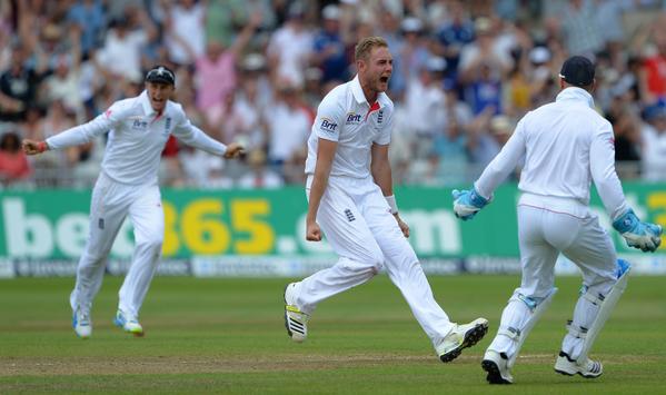Stuart Broad became the fifth England bowler to take 300 Test wickets on the first day of the fourth Ashes Test. Ashes 2015,Stuart Broad,Stuart Broad takes 300th Test wicket,Stuart Broad 300th Test wicket,Stuart Broad 300th wicket,England bowler,fifth England bowler to take 300 Test wickets
