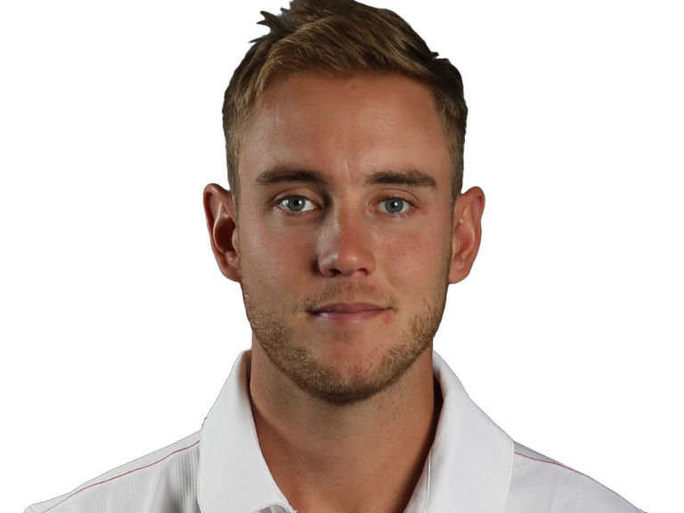 Stuart Broad became the fifth England bowler to take 300 Test wickets on the first day of the fourth Ashes Test. Ashes 2015,Stuart Broad,Stuart Broad takes 300th Test wicket,Stuart Broad 300th Test wicket,Stuart Broad 300th wicket,England bowler,fifth England bowler to take 300 Test wickets