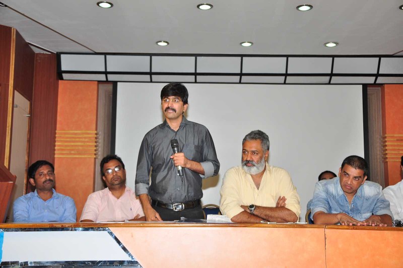 Photos of Telugu Movie Srimanthudu Movie Piracy Press Meet function held at Hyderabad. Srimanthudu Movie Piracy Press Meet,telugu movie Srimanthudu Movie Piracy Press Meet,Srimanthudu,telugu movie Srimanthudu,Srimanthudu Movie Piracy Press Meet pics,Srimanthudu Movie Piracy Press Meet images,Srimanthudu Movie Piracy Press Meet photos
