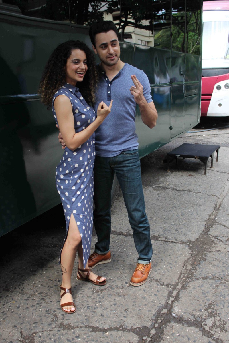 Bollywood Actress Kangana Ranaut and Actor Imran Khan promote Katti Batti Movie. Kangana Ranaut,Imran Khan,Kangana Ranaut and Imran Khan promote Katti Batti Movie,Katti Batti Movie Promotion,Katti Batti,actress Kangana Ranaut,Kangana Ranaut latest pics,Kangana Ranaut latest images,Kangana Ranaut latest photos,Kangana Ranaut latest sti