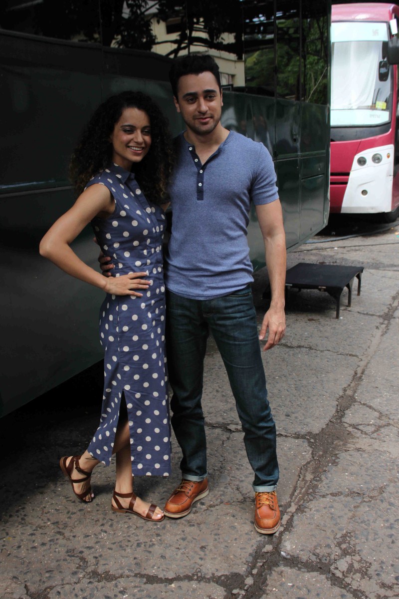 Bollywood Actress Kangana Ranaut and Actor Imran Khan promote Katti Batti Movie. Kangana Ranaut,Imran Khan,Kangana Ranaut and Imran Khan promote Katti Batti Movie,Katti Batti Movie Promotion,Katti Batti,actress Kangana Ranaut,Kangana Ranaut latest pics,Kangana Ranaut latest images,Kangana Ranaut latest photos,Kangana Ranaut latest sti
