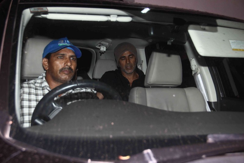 Bollywood Actor Akshay Kumar, Twinkle and Son Spotted at Juhu PVR. Akshay Kumar,Akshay Kumar,Twinkle and Son Spotted at Juhu PVR,Twinkle,actor Akshay Kumar,Twinkle and Son
