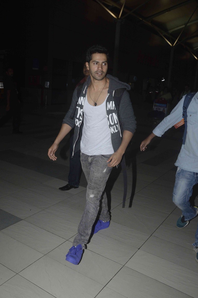 Bollywood Actor Kabir Khan and Varun Dhawan Spotted at Mumbai Airport. Kabir Khan,Varun Dhawan,Kabir Khan and Varun Dhawan Spotted at Mumbai Airport,Kabir Khan Spotted at Mumbai Airport,Varun Dhawan Spotted at Mumbai Airport,actor Varun Dhawan,Varun Dhawan latest pics,Varun Dhawan latest pictures,Varun Dhawan latest photos,V