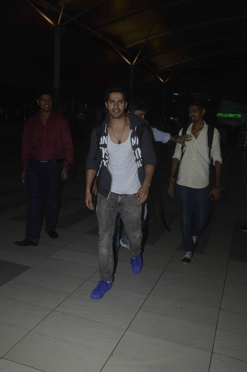 Bollywood Actor Kabir Khan and Varun Dhawan Spotted at Mumbai Airport. Kabir Khan,Varun Dhawan,Kabir Khan and Varun Dhawan Spotted at Mumbai Airport,Kabir Khan Spotted at Mumbai Airport,Varun Dhawan Spotted at Mumbai Airport,actor Varun Dhawan,Varun Dhawan latest pics,Varun Dhawan latest pictures,Varun Dhawan latest photos,V