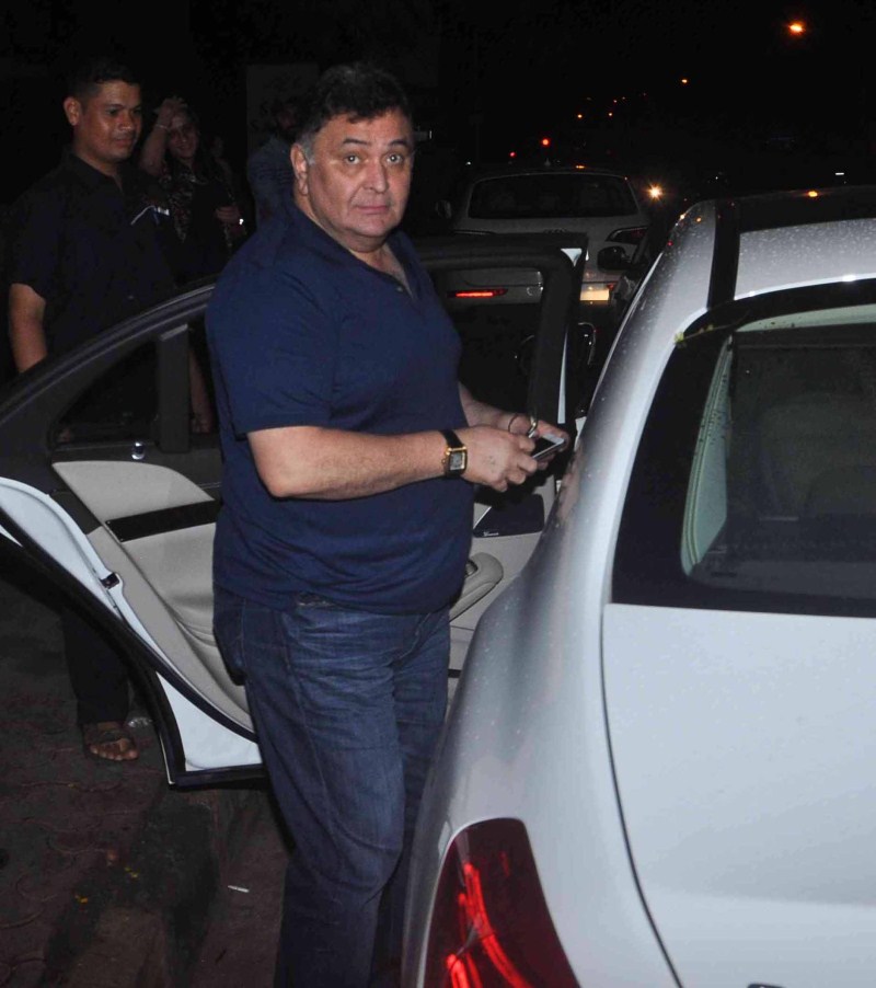 Photos of Rishi Kapoor and Neetu Spoted at Bandra. Rishi Kapoor,Neetu,Rishi Kapoor Spoted at Bandra,Neetu Spoted at Bandra,Rishi Kapoor and Neetu