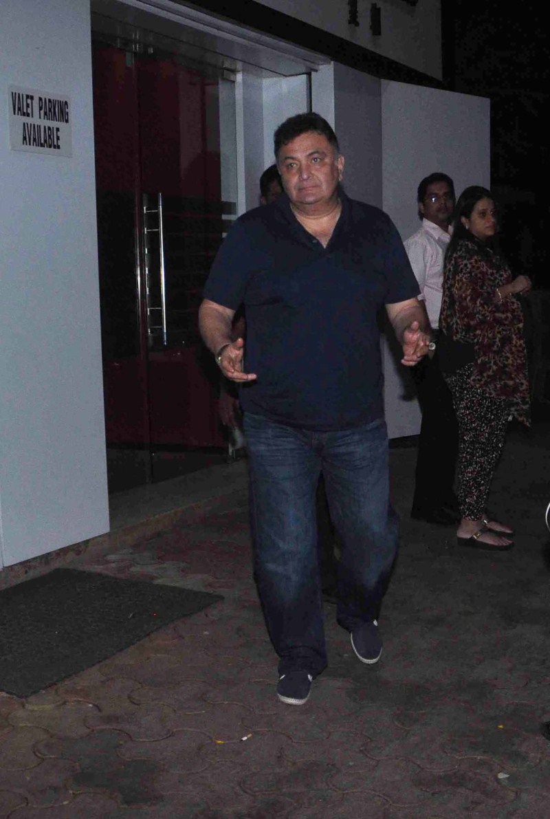 Photos of Rishi Kapoor and Neetu Spoted at Bandra. Rishi Kapoor,Neetu,Rishi Kapoor Spoted at Bandra,Neetu Spoted at Bandra,Rishi Kapoor and Neetu