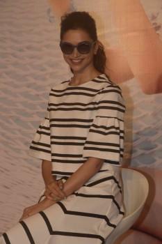 Bollywood Actress Deepika Padukone Latest Pictures.