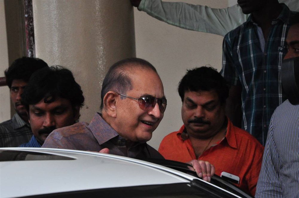 Actor Krishna watches Srimanthudu Movie at Prasad Labs, Hyderabad. Superstar Krishna, Vijaya Nirmala, Vijaya Naresh graced the event. Mahesh Babu,Mahesh Babu Father Krishna,Krishna watches Srimanthudu movie,Srimanthudu,Srimanthudu special screening,Superstar Krishna,Vijaya Nirmala,Vijaya Naresh