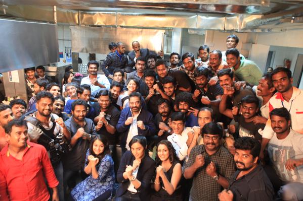 South Indian Actor Kamal Haasan's Thoongavanam Shoot Wrap Up Pictures. Kamal Haasan,Kamal Haasan's Thoongavanam Shoot Wrapped,Thoongavanam Shoot Wrapped,Thoongavanam Shoot Wrapped pics,Thoongavanam Shoot Wrapped images,Thoongavanam Shoot Wrapped photos,Shoot Wrap Up