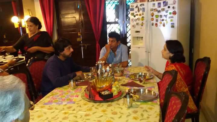 South Indian Actor Shivaraj Kumar Invited Sudeep and his Family Members to his Daughter Nirupama's Wedding. Shivaraj Kumar,Shivaraj Kumar Invited Sudeep,Shivaraj Kumar and Sudeep,Sudeep,Nirupama's Wedding,Shivaraj Kumar daughter Nirupama's Wedding