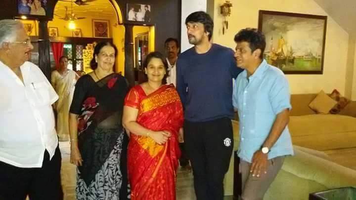 South Indian Actor Shivaraj Kumar Invited Sudeep and his Family Members to his Daughter Nirupama's Wedding. Shivaraj Kumar,Shivaraj Kumar Invited Sudeep,Shivaraj Kumar and Sudeep,Sudeep,Nirupama's Wedding,Shivaraj Kumar daughter Nirupama's Wedding