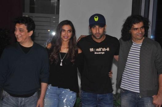 Photos of Ranbir Kapoor, Deepika Padukone party after wrapping up Tamasha.