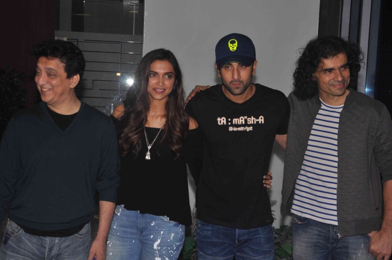 Photos of Ranbir Kapoor, Deepika Padukone party after wrapping up Tamasha. Ranbir Kapoor,Deepika Padukone,Ranbir Kapoor and Deepika Padukone,Tamasha,Tamasha Wrap up Party,Ranbir Kapoor,Deepika Padukone at Tamasha Wrap up Party,Ranbir Kapoor,Deepika Padukone