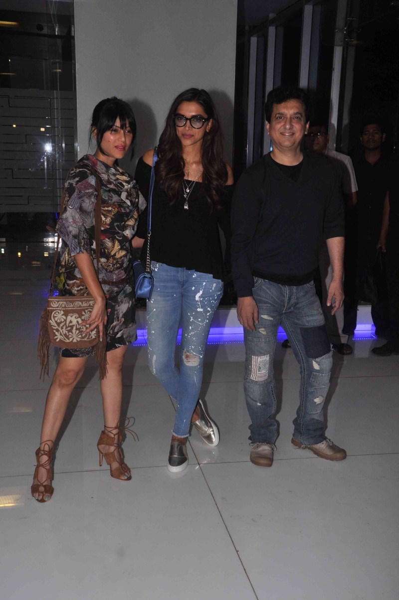 Photos of Ranbir Kapoor, Deepika Padukone party after wrapping up Tamasha. Ranbir Kapoor,Deepika Padukone,Ranbir Kapoor and Deepika Padukone,Tamasha,Tamasha Wrap up Party,Ranbir Kapoor,Deepika Padukone at Tamasha Wrap up Party,Ranbir Kapoor,Deepika Padukone
