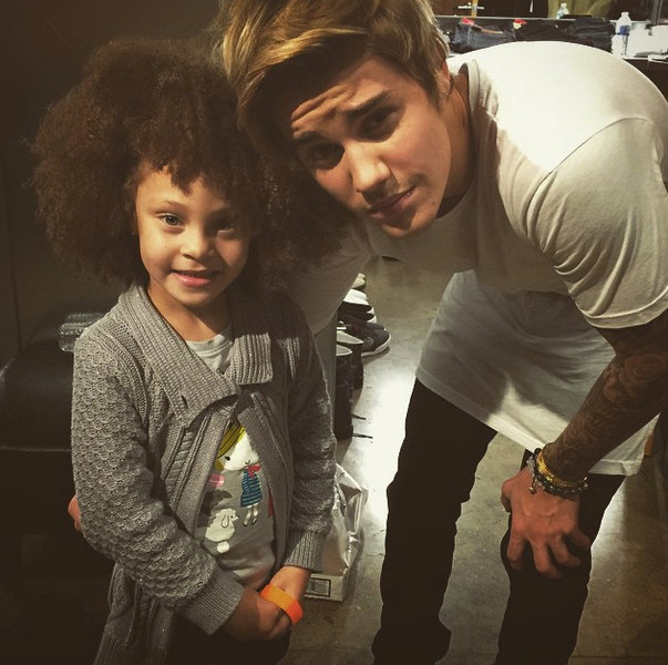 Cute Justin Bieber pictures with children. Little Bieber fans. Justin Bieber,Justin Bieber baby,Justin bieber with children pics,Justin Beiber pics,Justin beiber photos,Justin beiber with cute kids,justin biebe cute pics,baby pics,children with justin bieber