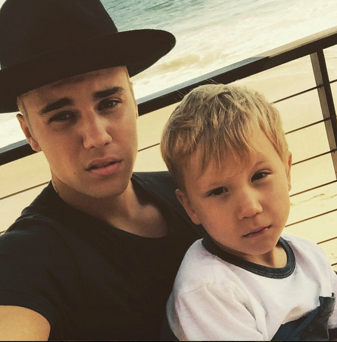 Cute Justin Bieber pictures with children. Little Bieber fans. Justin Bieber,Justin Bieber baby,Justin bieber with children pics,Justin Beiber pics,Justin beiber photos,Justin beiber with cute kids,justin biebe cute pics,baby pics,children with justin bieber