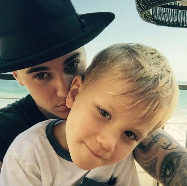 Cute Justin Bieber Pics with Kids - Photos,Images,Gallery - 26079
