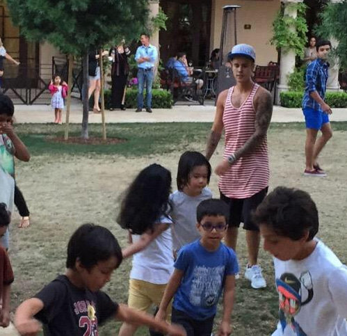 Cute Justin Bieber Pics with Kids - Photos,Images,Gallery - 26079