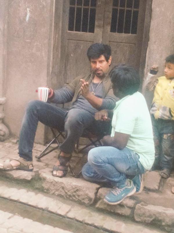 South Indian Actor Vikram at 10 Enradhukulla Movie Shooting Spot. Vikram,10 Enradhukulla Movie Shooting Spot,10 Enradhukulla,10 Enradhukulla on the sets,Chiyaan Vikram,Chiyaan,Vikram latest pics,Vikram latest images,Vikram latest photos,Vikram latest stills,Vikram latest pictures