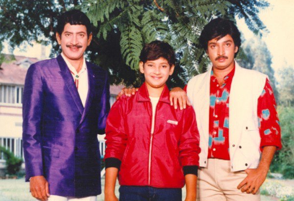 Happy Birthday Mahesh Babu: Rare and Unseen photos of Srimanthudu Star. Happy Birthday Mahesh Babu,Mahesh Babu,Mahesh Babu birthday,Mahesh Babu birthday celebration,Mahesh Babu rare pics,Mahesh Babu rare images,Mahesh Babu rare photos,Mahesh Babu rare stills,Mahesh Babu rare pictures,Mahesh Babu unseen pics,Mahesh Babu unseen