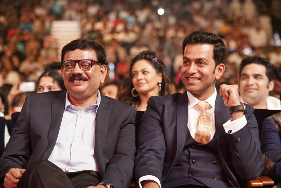 Malayalam celebs at SIIMA 2015 Red Carpet Malayalam celebs at SIIMA 2015,SIIMA 2015 malayalam,SIIMA 2015 mollywood,malayalam celebs,mollywood celebs