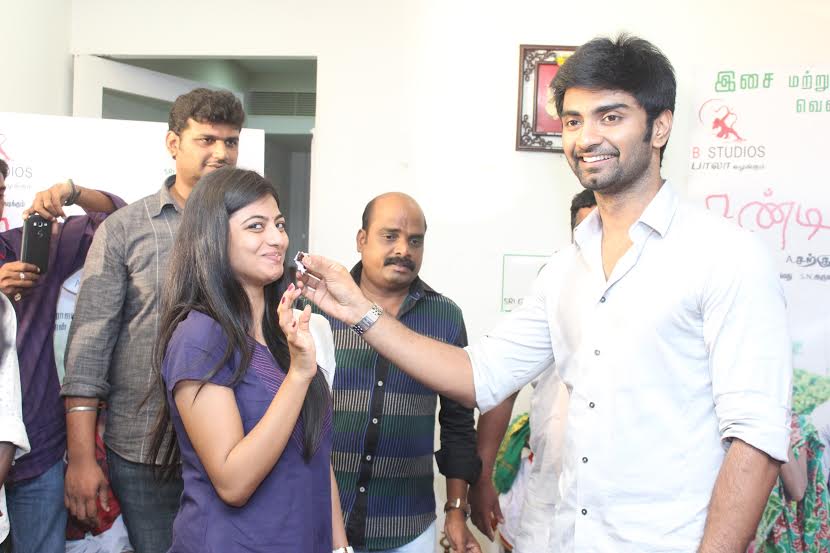 Atharvaa's Chandi Veeran Success Meet Photos. Chandi Veeran Success Meet,Atharvaa,Atharvaa's Chandi Veeran Success Meet,Chandi Veeran Success Meet pics,Chandi Veeran Success Meet images,Chandi Veeran Success Meet photos,Chandi Veeran Success Meet stills,Chandi Veeran Success Meet pictures,Chandi