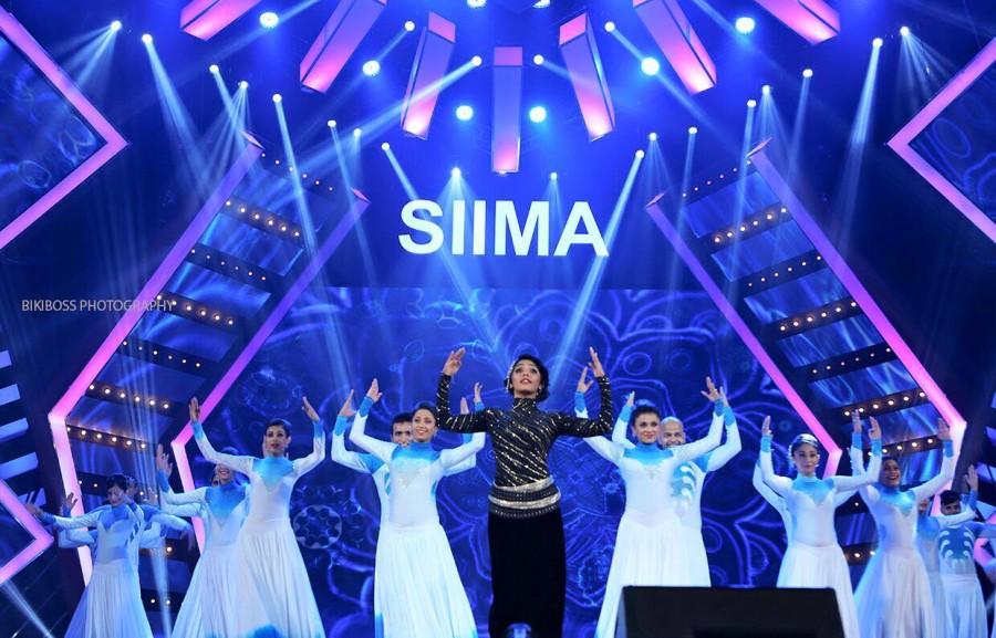 Rima Kallingal Performs during SIIMA Awards 2015 Rima kallingal,rima kallingal dance,rima kallingal siima 2015,siima 2015 performances,rima kallingal siima 2015 performance