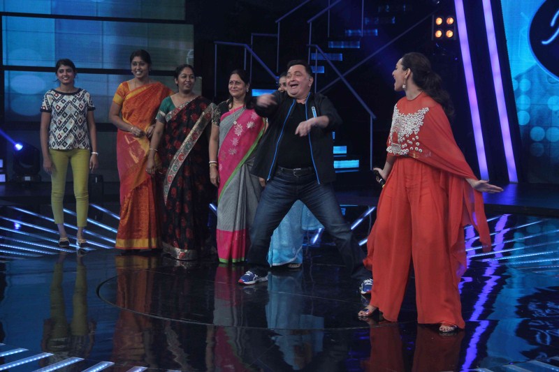 Bollywood Actor Abhishek Bachchan, Actress Sonakshi Sinha and Rishi Kapoor on Sets of Indian Idol Junior. Abhishek Bachchan,Sonakshi Sinha,Rishi Kapoor,Indian Idol Junior,All Is Well,All Is Well movie promotion,Indian Idol Junior on the sets