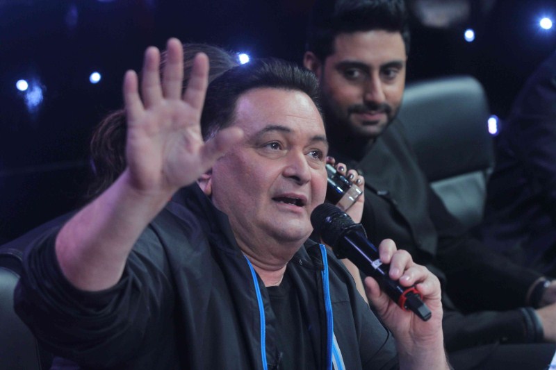 Bollywood Actor Abhishek Bachchan, Actress Sonakshi Sinha and Rishi Kapoor on Sets of Indian Idol Junior. Abhishek Bachchan,Sonakshi Sinha,Rishi Kapoor,Indian Idol Junior,All Is Well,All Is Well movie promotion,Indian Idol Junior on the sets