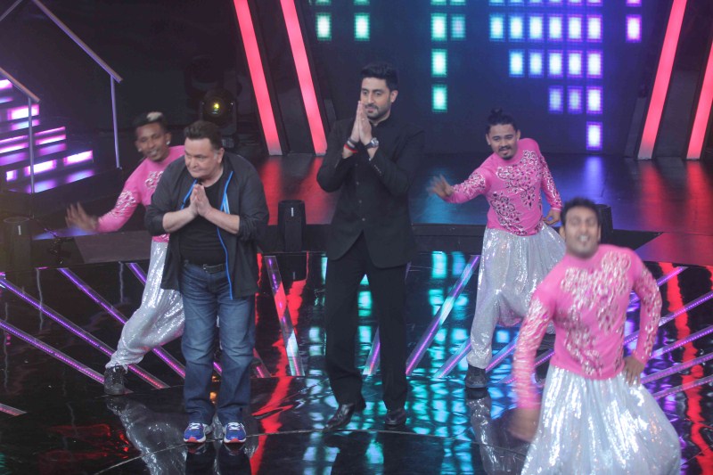 Bollywood Actor Abhishek Bachchan, Actress Sonakshi Sinha and Rishi Kapoor on Sets of Indian Idol Junior. Abhishek Bachchan,Sonakshi Sinha,Rishi Kapoor,Indian Idol Junior,All Is Well,All Is Well movie promotion,Indian Idol Junior on the sets