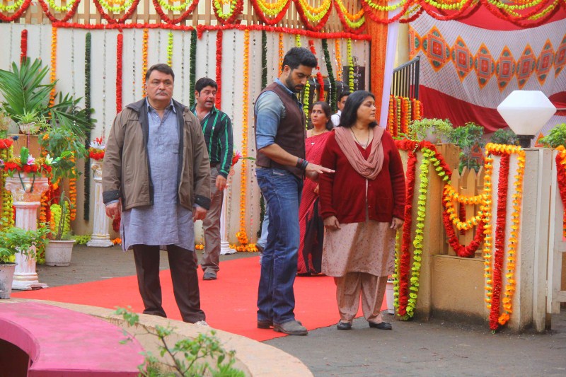Bollywood Movie All is Well Promotion on the set of Badi Door Se Aye Hain. All is Well Movie Promotion,All is Well Promotion,All is Well,Badi Door Se Aye Hain,Abhishek Bachchan,Supriya Pathak,Rishi Kapoor