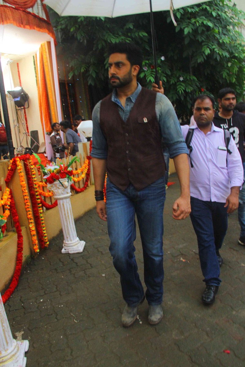 Bollywood Movie All is Well Promotion on the set of Badi Door Se Aye Hain. All is Well Movie Promotion,All is Well Promotion,All is Well,Badi Door Se Aye Hain,Abhishek Bachchan,Supriya Pathak,Rishi Kapoor