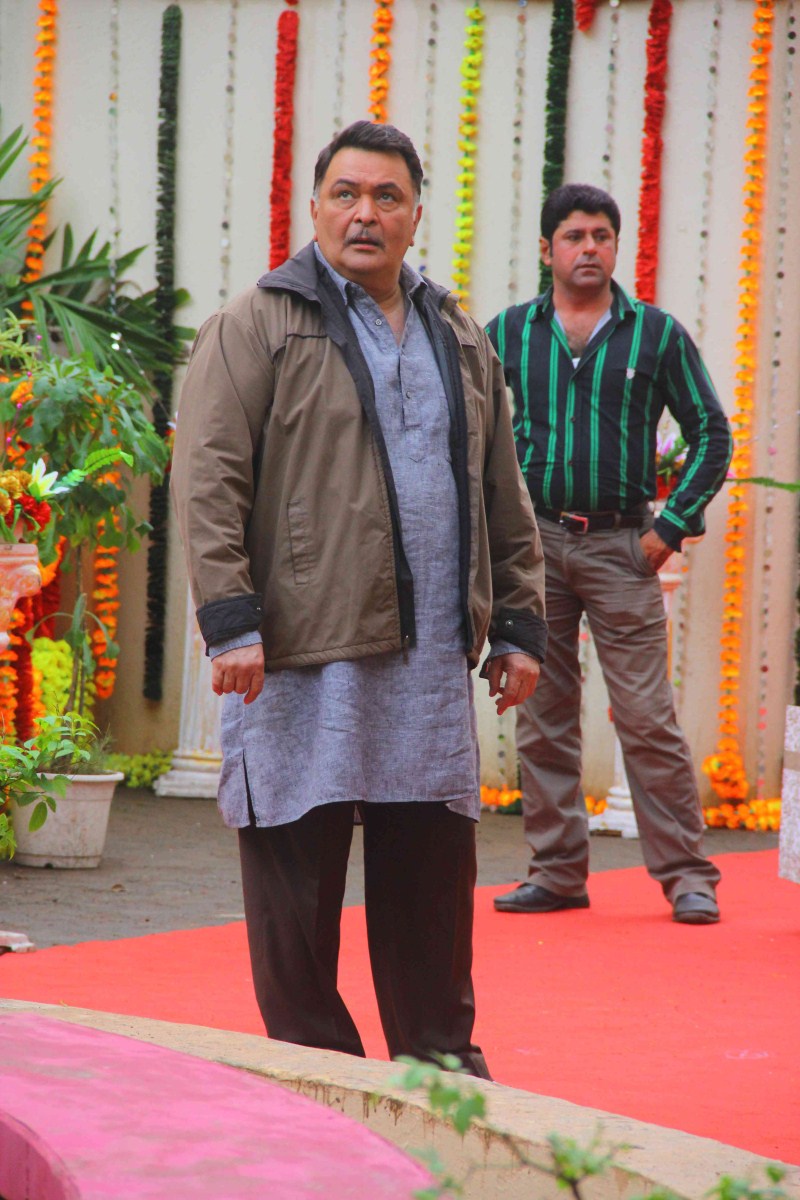 Bollywood Movie All is Well Promotion on the set of Badi Door Se Aye Hain. All is Well Movie Promotion,All is Well Promotion,All is Well,Badi Door Se Aye Hain,Abhishek Bachchan,Supriya Pathak,Rishi Kapoor